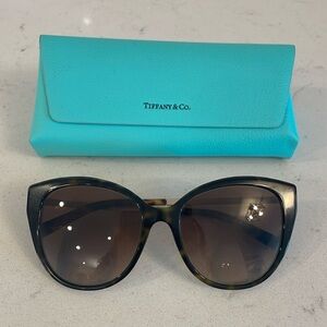 Tiffany & Co sunglasses !!!  Tiffany T design . Cat eye. Blue box